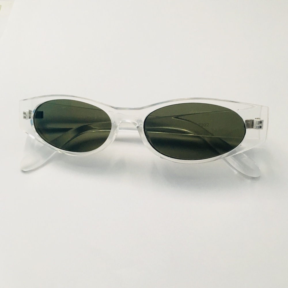 Small Clear Oval 90s / Y2K Sunnies (shopflymecca)